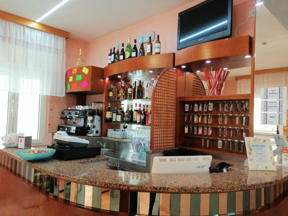 Hotel Alba Ρίμινι Εξωτερικό φωτογραφία
